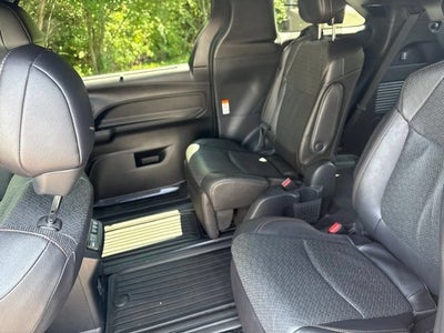 2025 Toyota Sienna Platinum