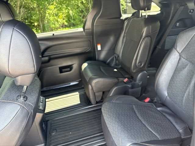 2025 Toyota Sienna Platinum