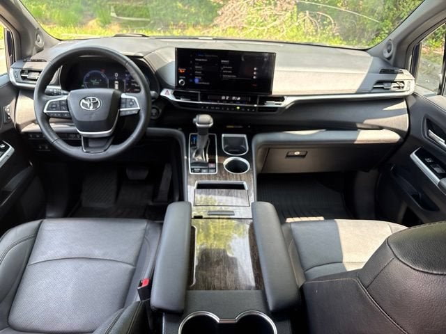 2025 Toyota Sienna Platinum