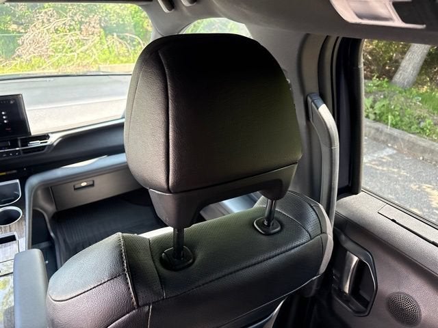 2025 Toyota Sienna Platinum