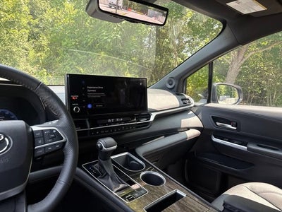 2025 Toyota Sienna Platinum