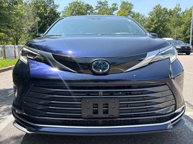 2025 Toyota Sienna Platinum