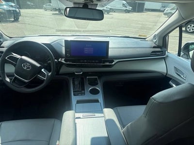 2025 Toyota Sienna XLE