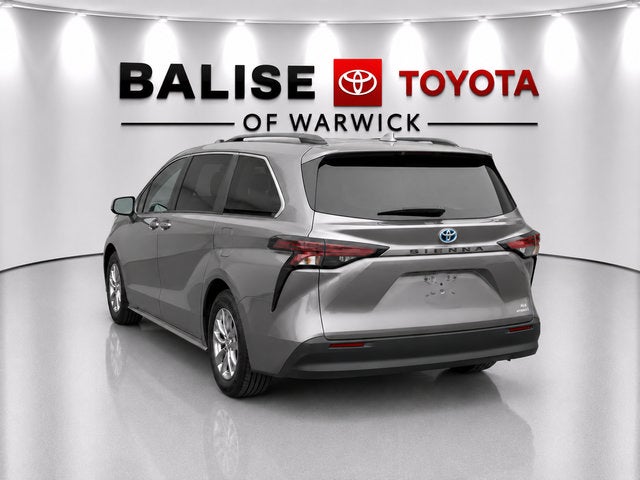 2023 Toyota Sienna LE