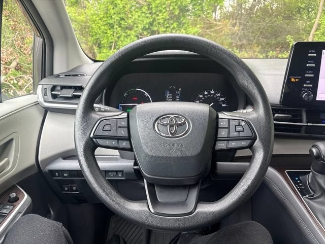 2023 Toyota Sienna LE