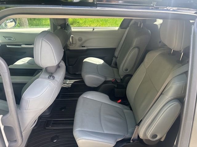 2022 Toyota Sienna Limited