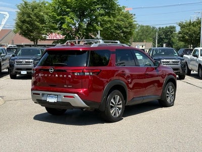 2025 Nissan Pathfinder SL