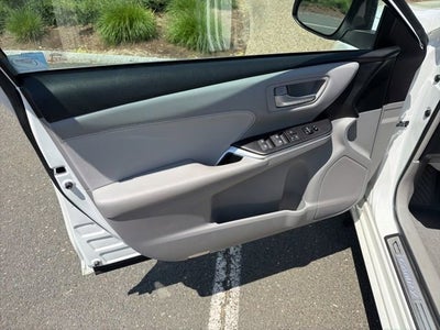2016 Toyota Camry Hybrid XLE