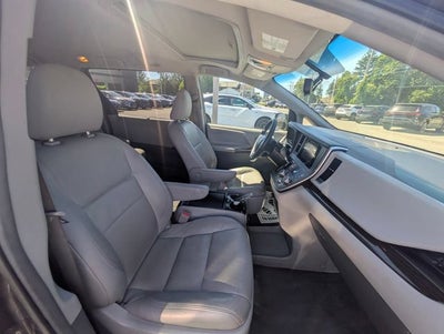 2017 Toyota Sienna XLE