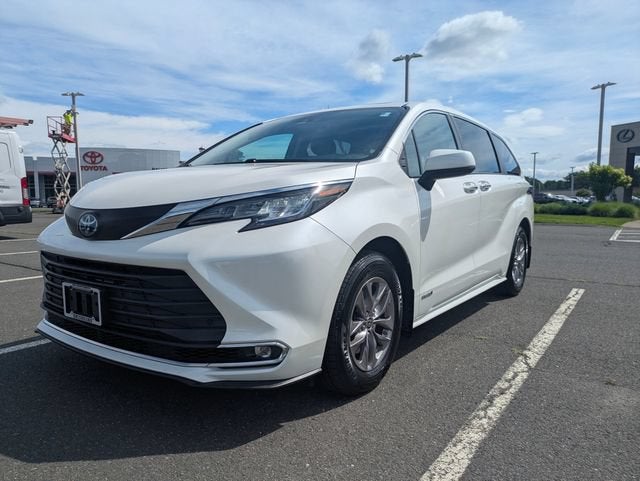 2021 Toyota Sienna XLE