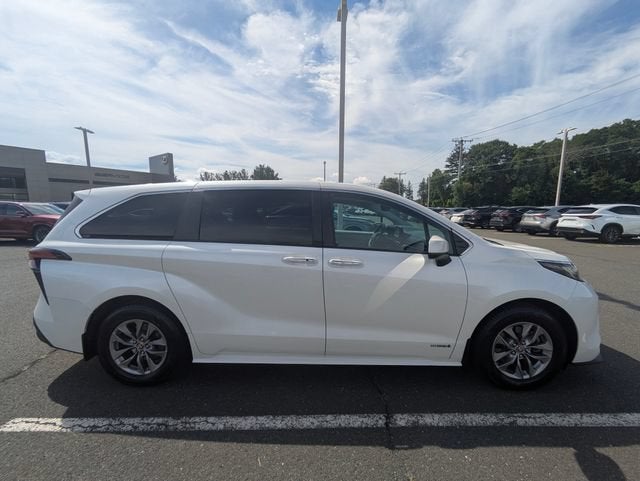 2021 Toyota Sienna XLE