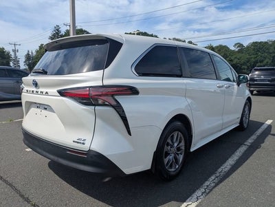 2021 Toyota Sienna XLE