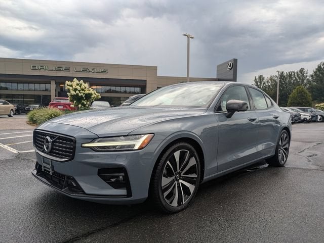 2022 Volvo S60 B5 Momentum