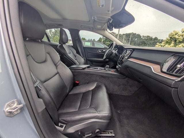 2022 Volvo S60 B5 Momentum