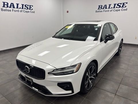 2024 Volvo S60 B5 Core Dark Theme