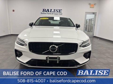 2024 Volvo S60 B5 Core Dark Theme