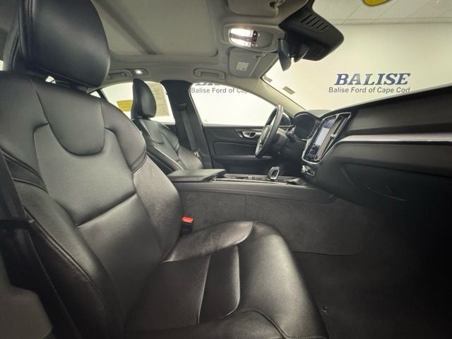 2024 Volvo S60 B5 Core Dark Theme
