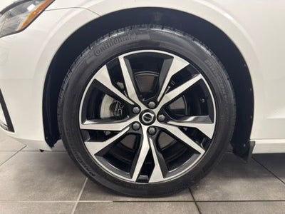 2024 Volvo S60 B5 Core Dark Theme