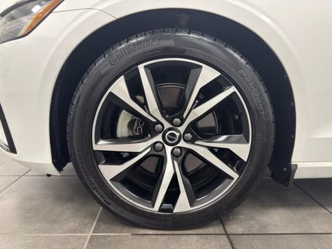 2024 Volvo S60 B5 Core Dark Theme