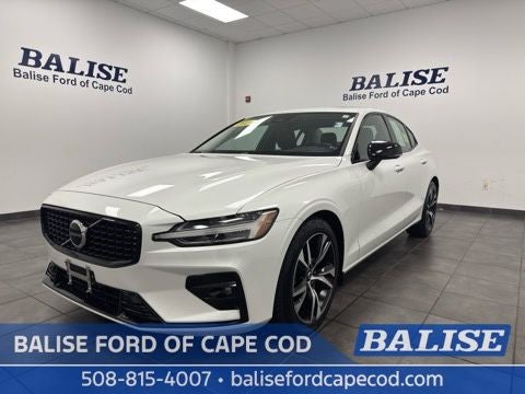 2024 Volvo S60 B5 Core Dark Theme