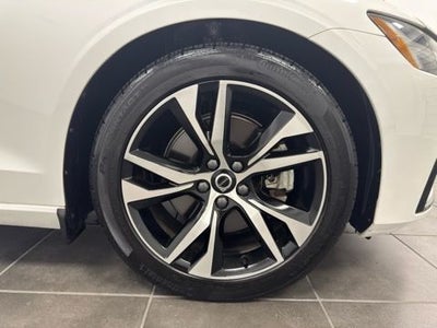 2024 Volvo S60 B5 Core Dark Theme