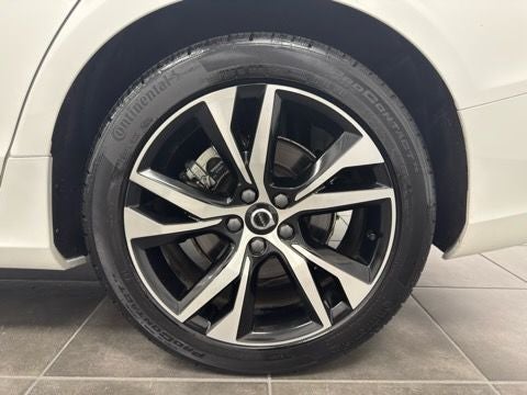 2024 Volvo S60 B5 Core Dark Theme