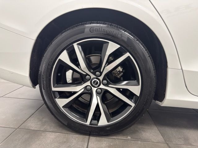 2024 Volvo S60 B5 Core Dark Theme
