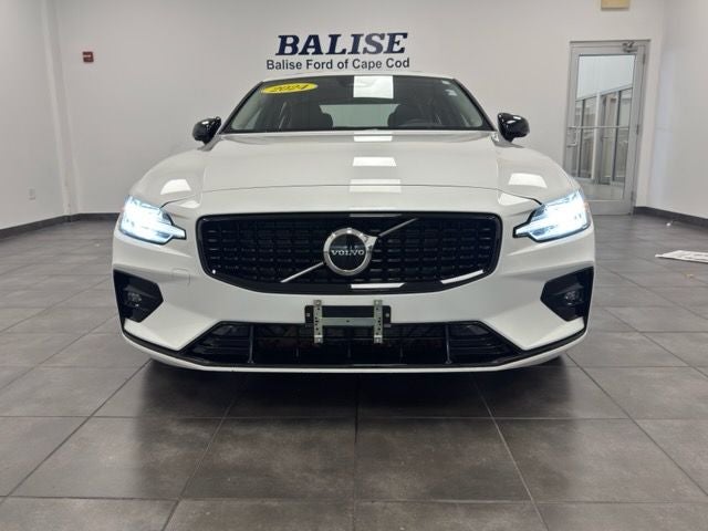 2024 Volvo S60 B5 Core Dark Theme
