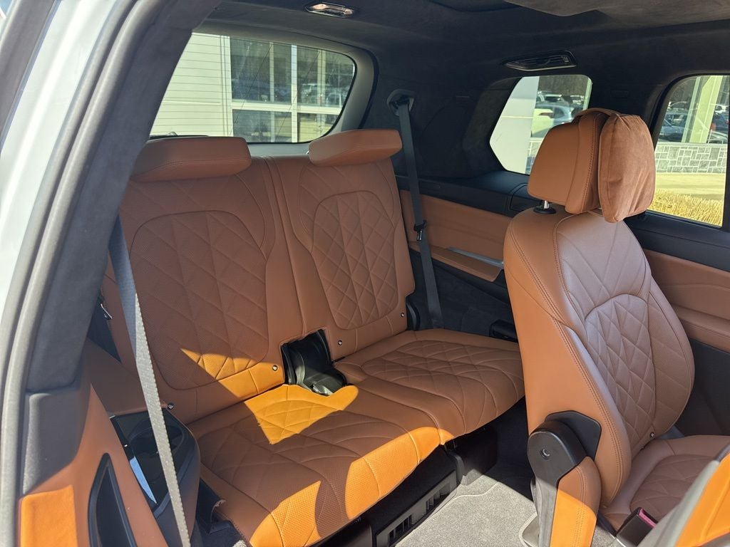 2023 BMW X7 xDrive40i M Sport Professional