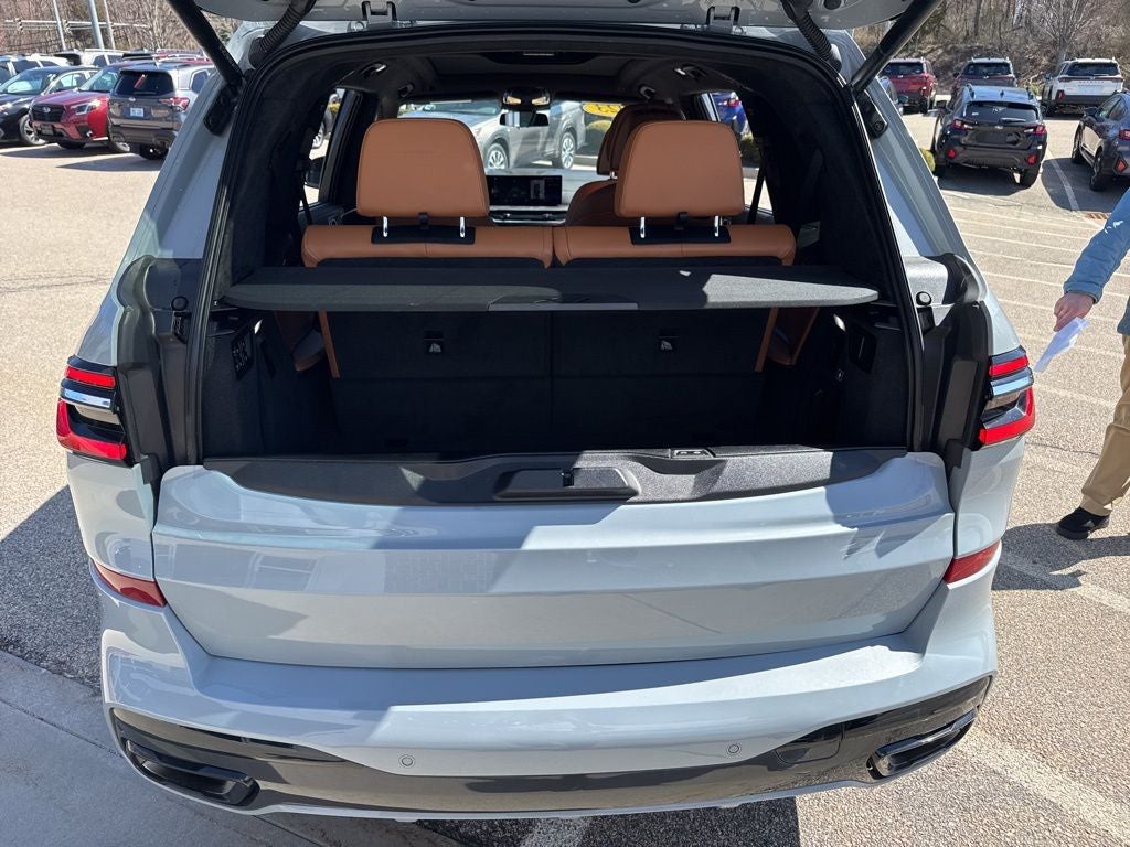 2023 BMW X7 xDrive40i M Sport Professional