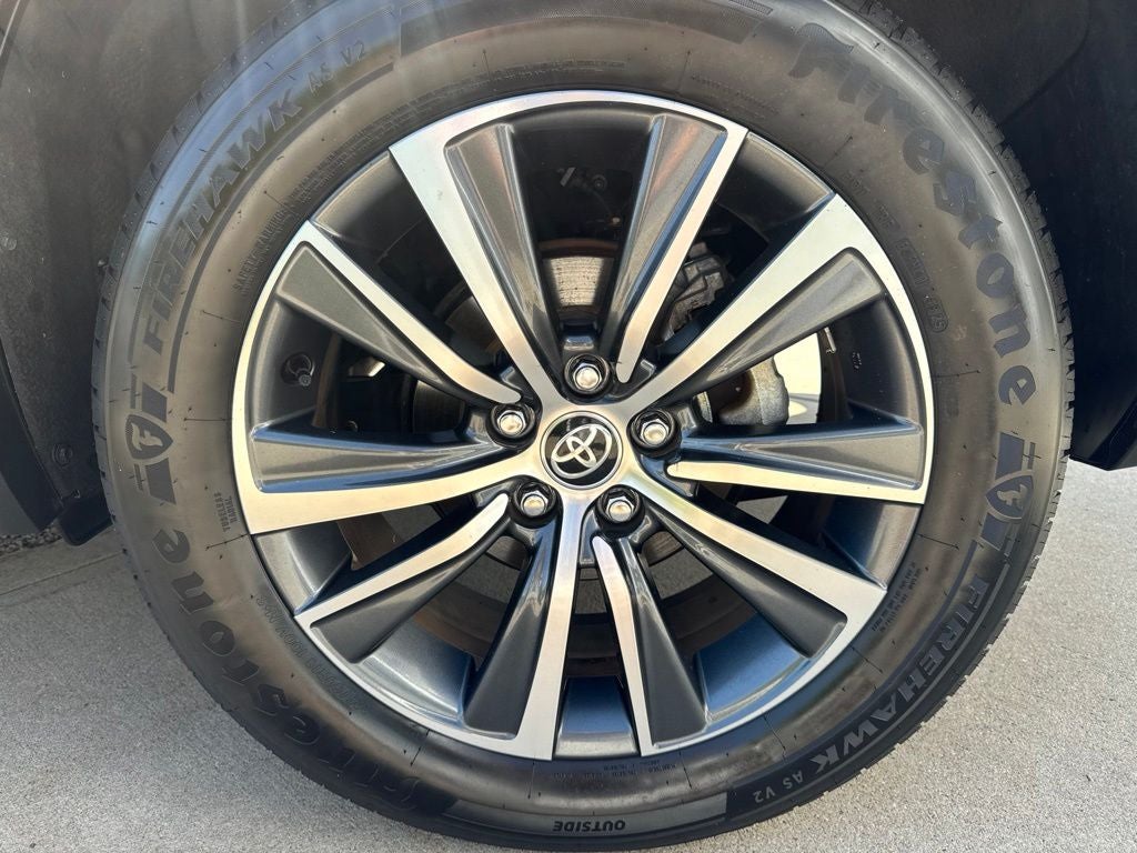 2023 Toyota Venza LE