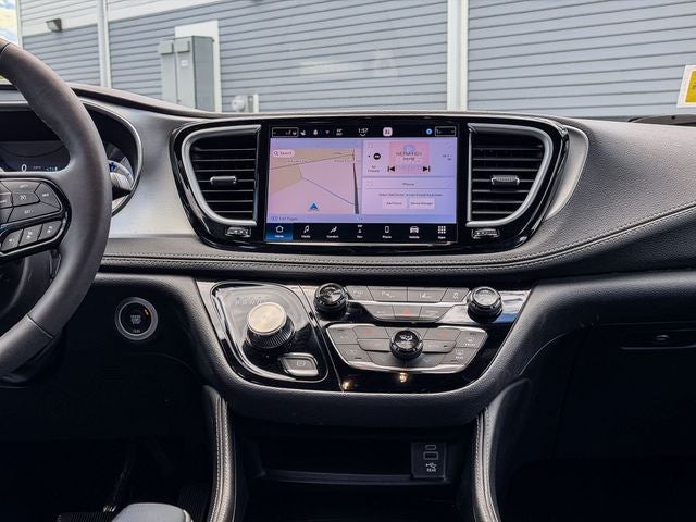 2023 Chrysler Pacifica Hybrid Limited