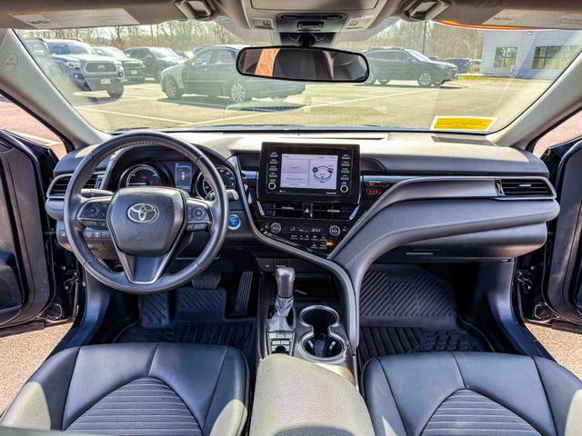 2022 Toyota Camry Hybrid SE