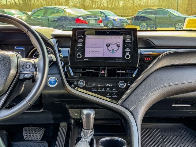 2022 Toyota Camry Hybrid SE
