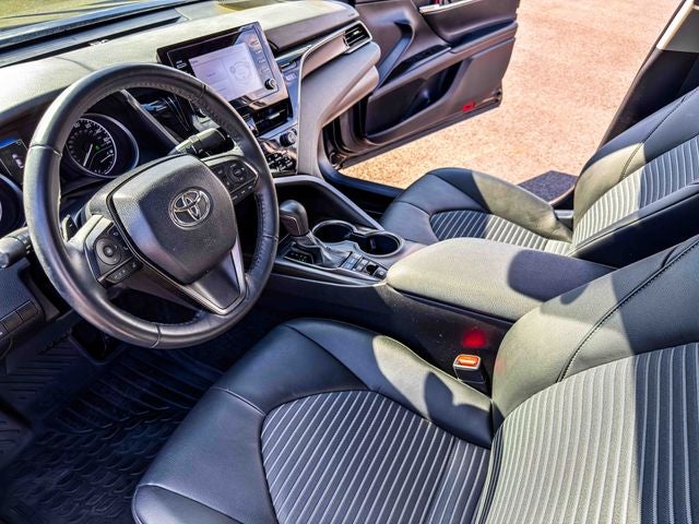 2022 Toyota Camry Hybrid SE