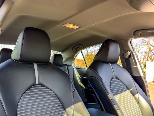 2022 Toyota Camry Hybrid SE