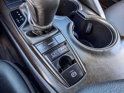 2022 Toyota Camry Hybrid SE