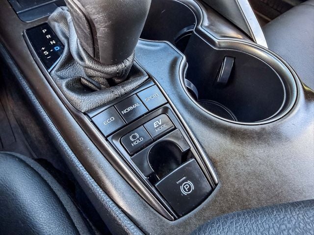 2022 Toyota Camry Hybrid SE
