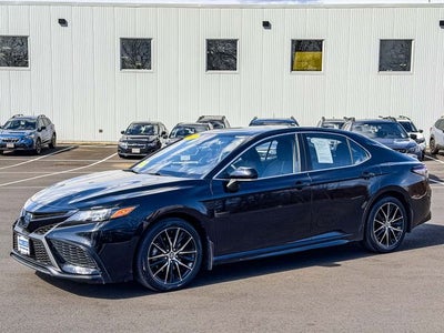 2022 Toyota Camry Hybrid SE