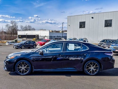 2022 Toyota Camry Hybrid SE