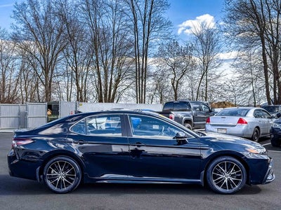 2022 Toyota Camry Hybrid SE