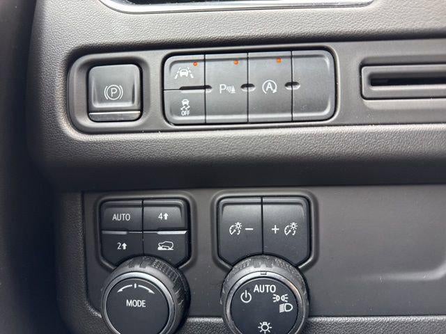 2023 Chevrolet Suburban 4WD 4dr LT