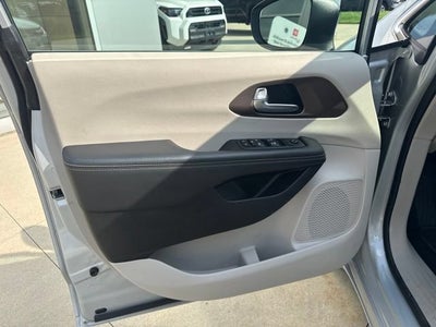 2024 Chrysler Voyager LX FWD