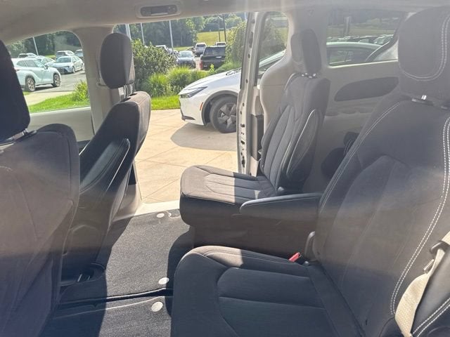2024 Chrysler Voyager LX FWD