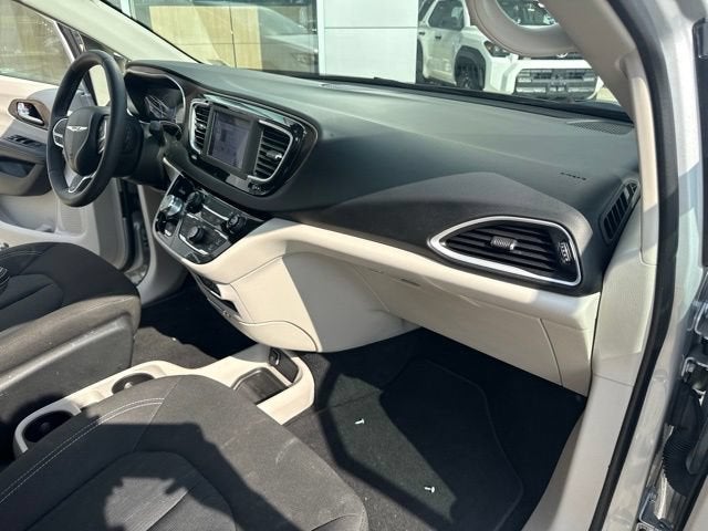 2024 Chrysler Voyager LX FWD