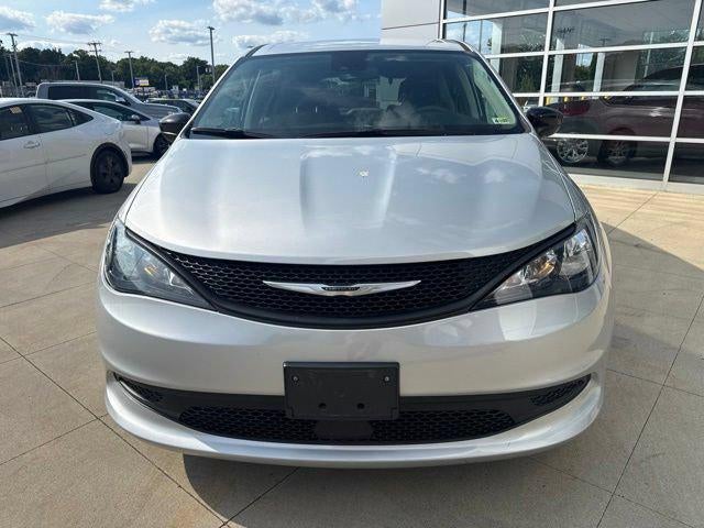2024 Chrysler Voyager LX FWD