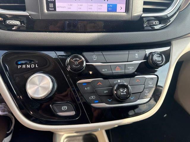 2024 Chrysler Voyager LX FWD