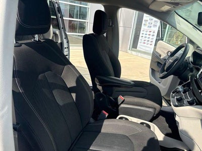2024 Chrysler Voyager LX FWD