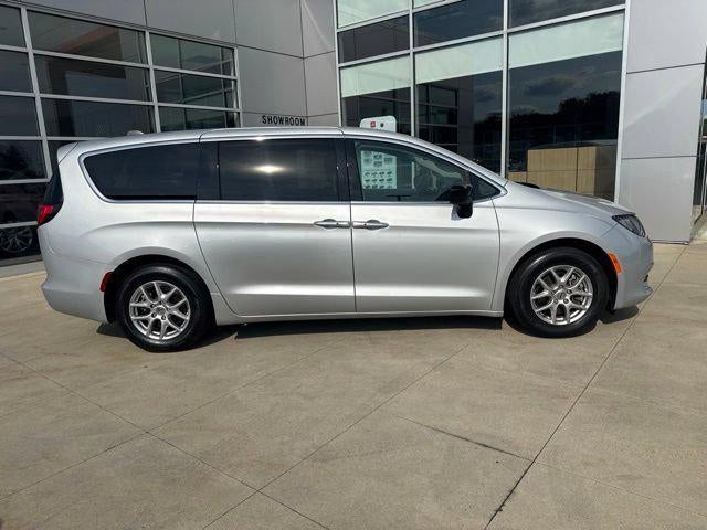 2024 Chrysler Voyager LX FWD