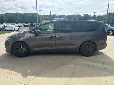 2023 Chrysler Pacifica Hybrid Hybrid Limited FWD